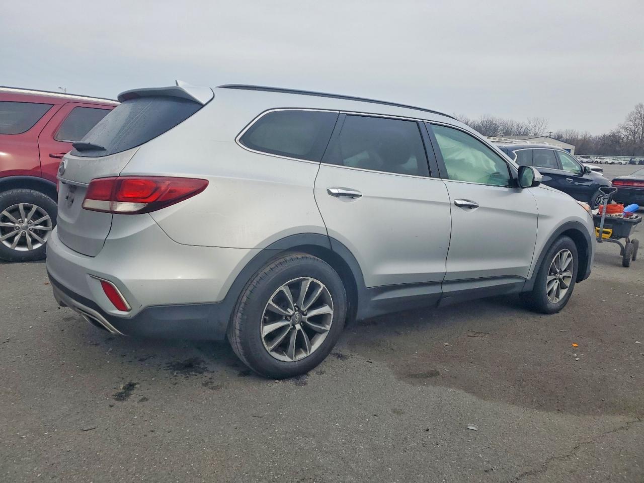 Автомобиль HYUNDAI SANTA FE SE 2017 | GrandCar Автомобиль HYUNDAI SANTA FE SE 2017 | GrandCar