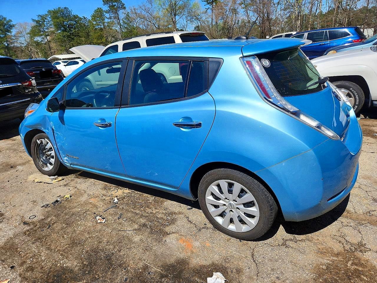 Автомобиль NISSAN LEAF S 2015 | GrandCar Автомобиль NISSAN LEAF S 2015 | GrandCar