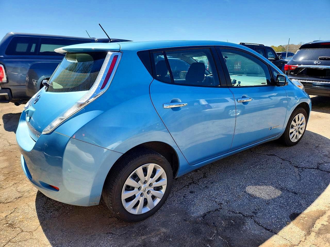 Автомобиль NISSAN LEAF S 2015 | GrandCar Автомобиль NISSAN LEAF S 2015 | GrandCar
