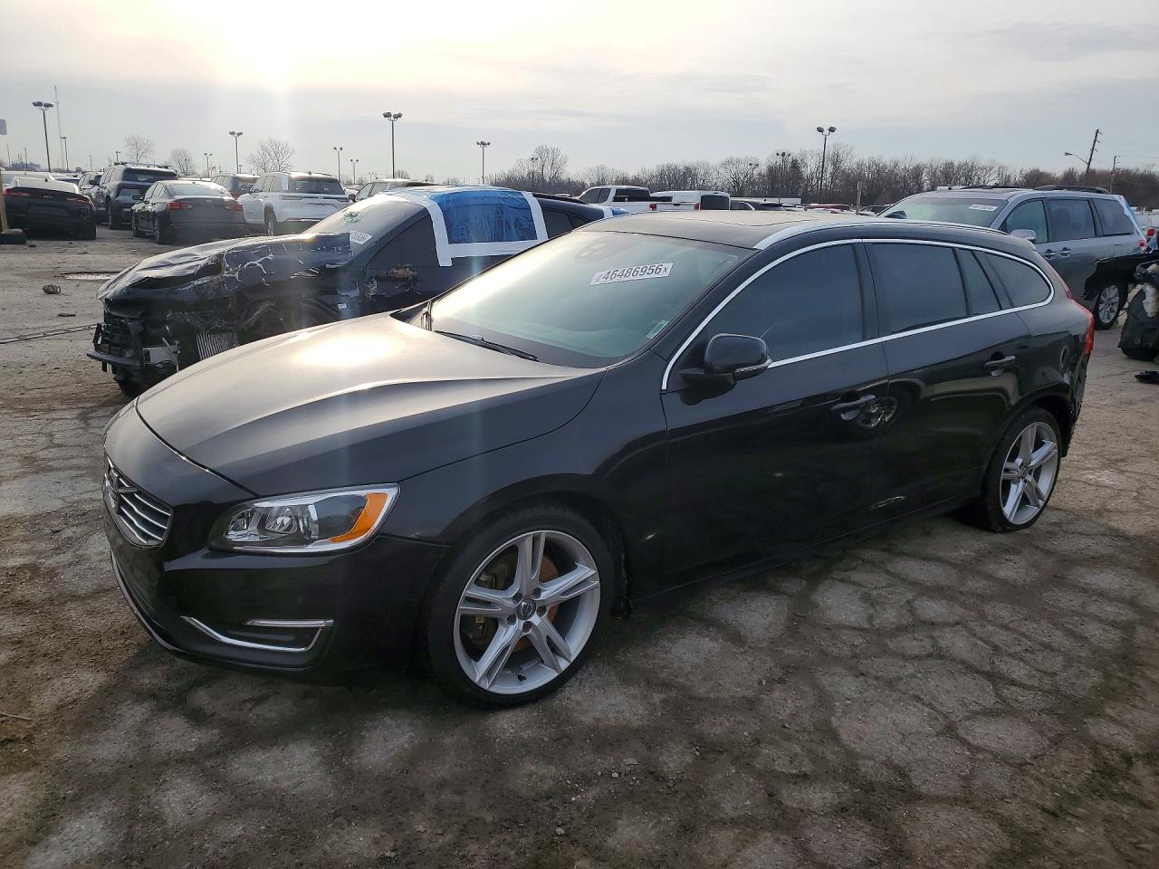Автомобіль VOLVO V60 PLATINUM 2016 | GrandCar