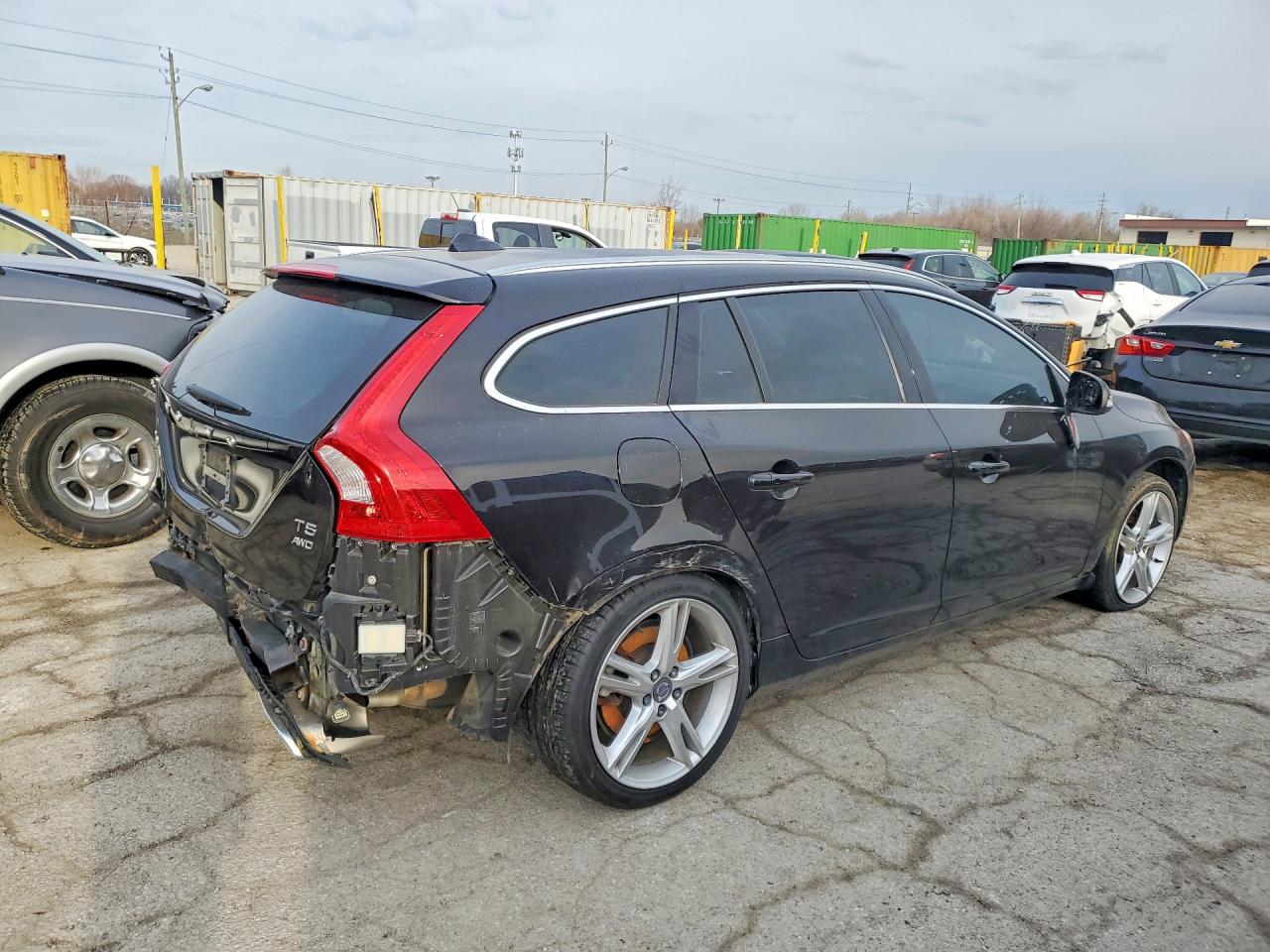 Автомобиль VOLVO V60 PLATINUM 2016 | GrandCar Автомобиль VOLVO V60 PLATINUM 2016 | GrandCar