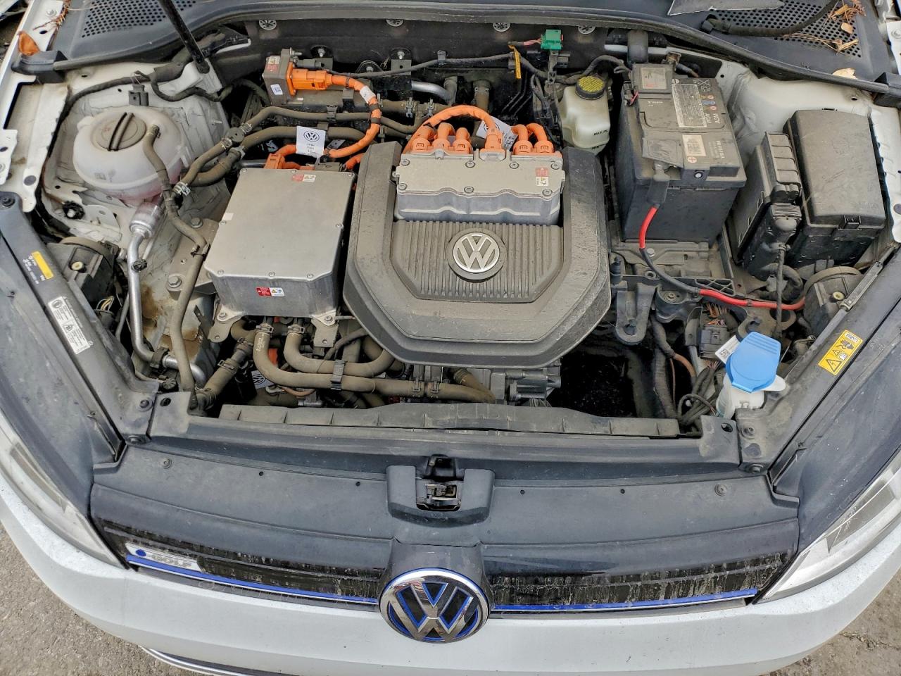 Автомобиль VOLKSWAGEN E-GOLF SE 2016 | GrandCar Автомобиль VOLKSWAGEN E-GOLF SE 2016 | GrandCar