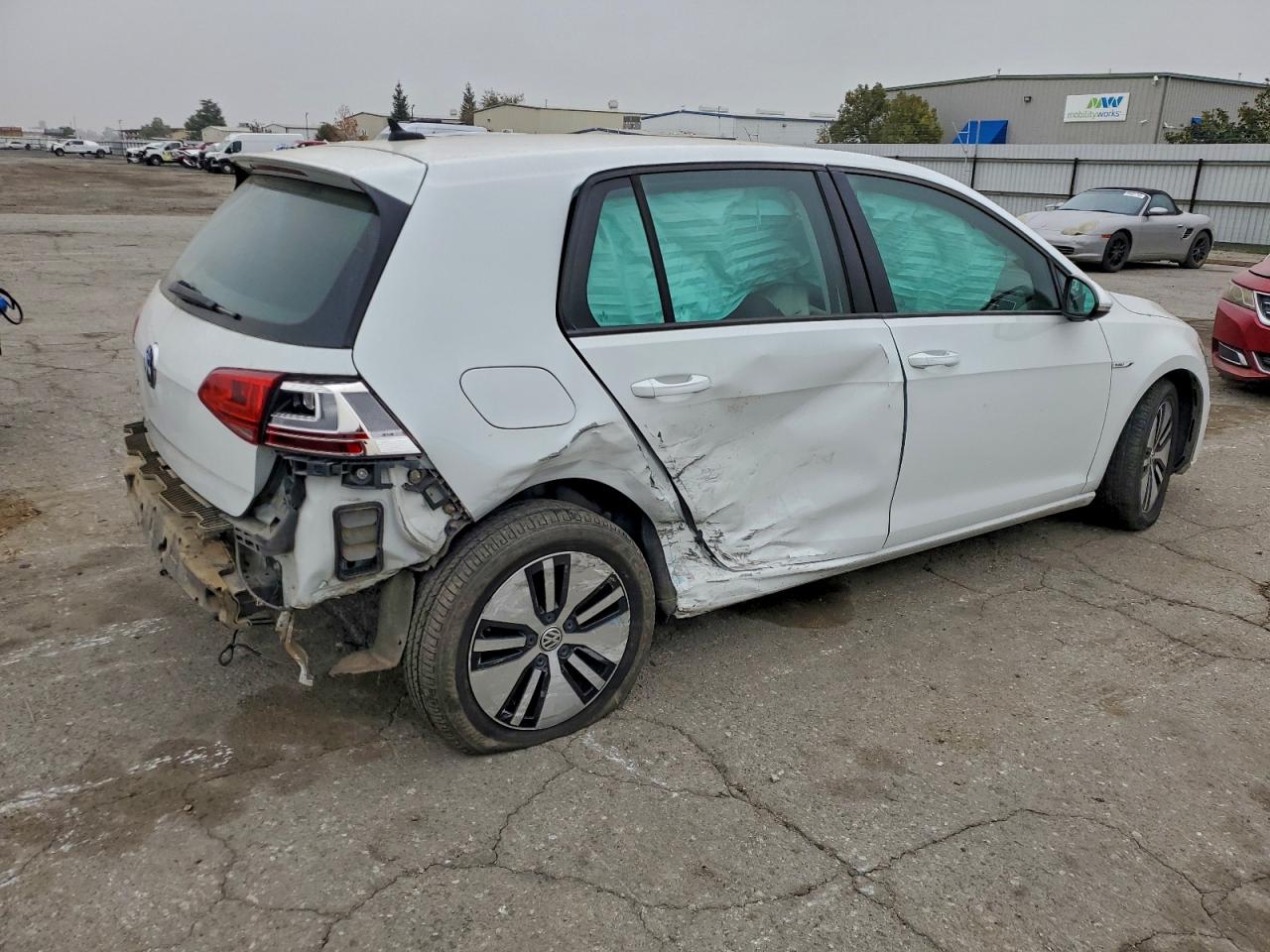 Автомобиль VOLKSWAGEN E-GOLF SE 2016 | GrandCar Автомобиль VOLKSWAGEN E-GOLF SE 2016 | GrandCar