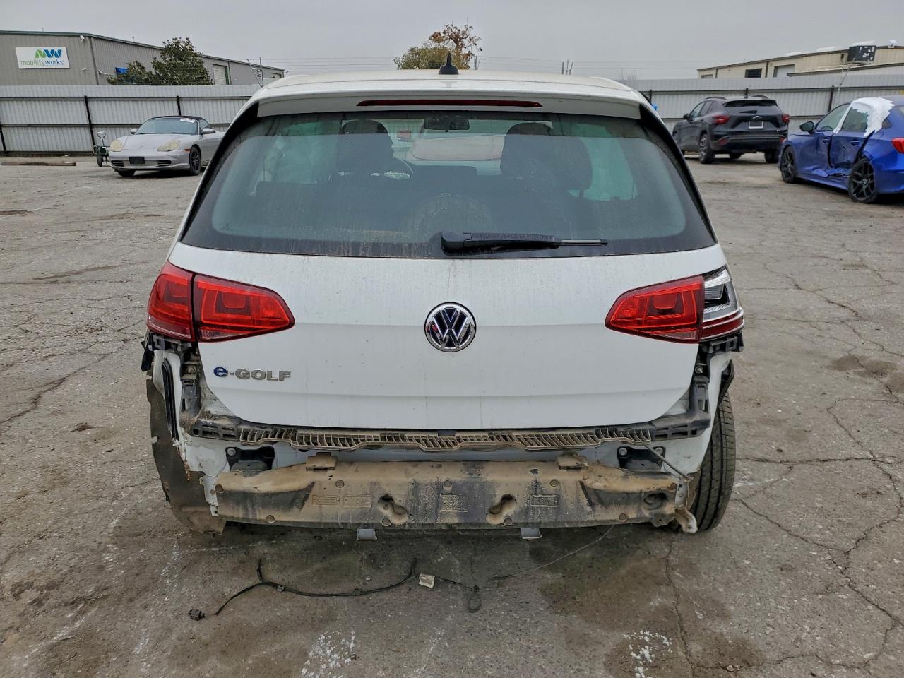 Автомобиль VOLKSWAGEN E-GOLF SE 2016 | GrandCar Автомобиль VOLKSWAGEN E-GOLF SE 2016 | GrandCar